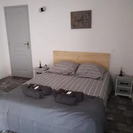 Location-des-isles Bed & Breakfast *